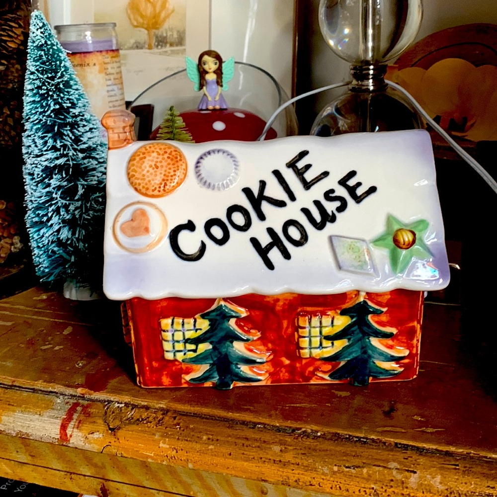 Cookie jar